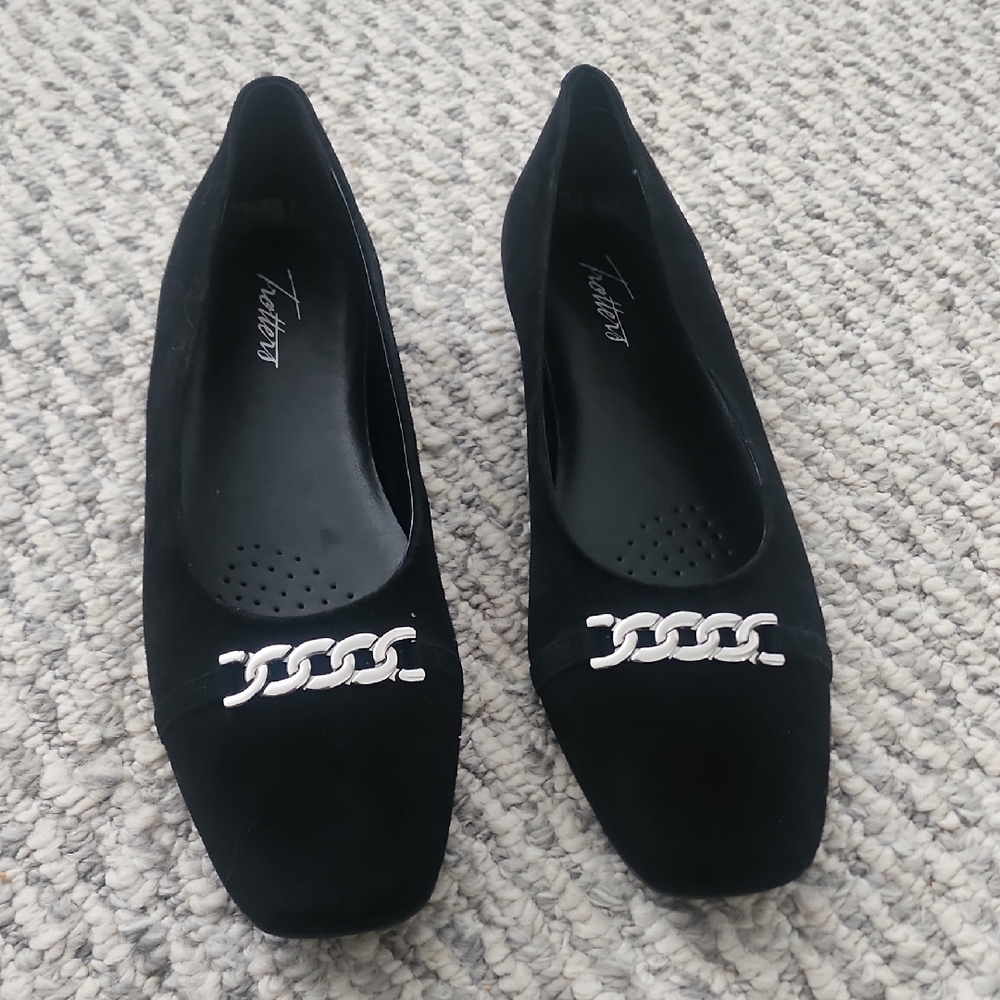 Trotters Harmony Suede Flats Size 8.5